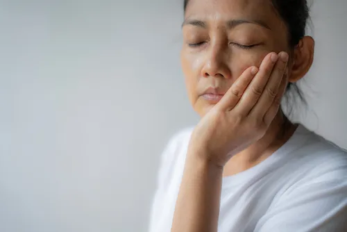 7 Kebiasaan Buruk yang Harus Dihindari demi Dagu Sehat