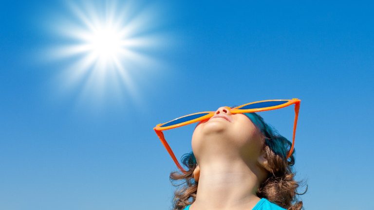 5 Tips Merawat Mata Saat Cuaca Panas Terik