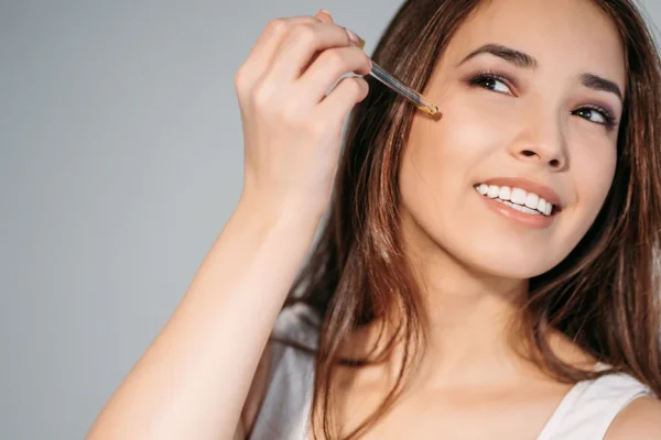 10 Bahan Skincare yang Harus Dihindari Jika Punya Masalah di Dagu