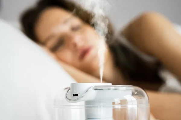 7 Cara Mengatasi Bibir Kering karena AC atau Ruangan Dingin